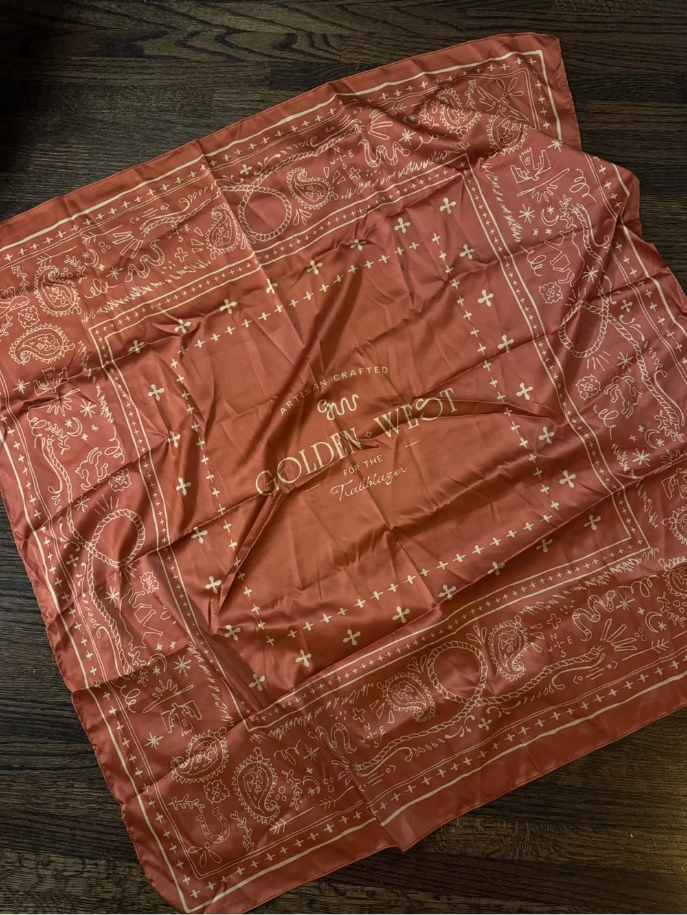 Lainey Wilson’s Golden West Scarf